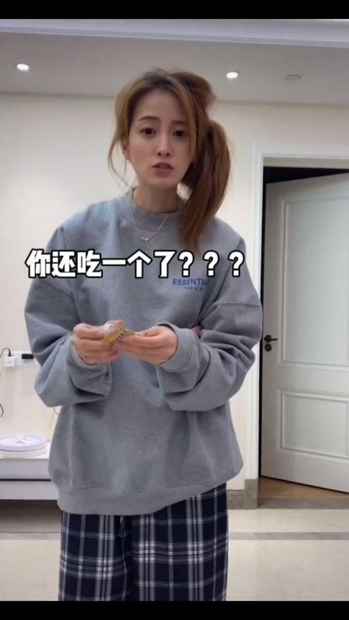 吃瓜小熊女生,揭秘校园里的“瓜田”趣事