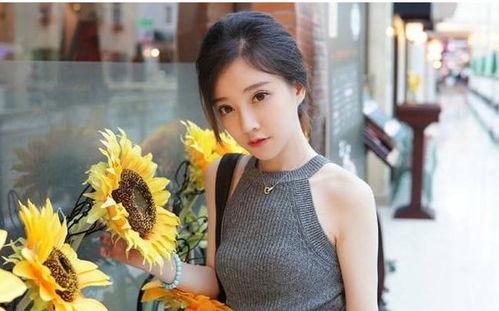 瓜地吃瓜路人视角,路人视角下的夏日吃瓜盛宴