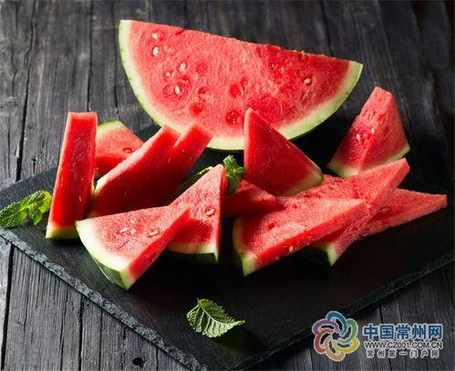 民俗吃瓜,夏日吃瓜，品味传统生活韵味