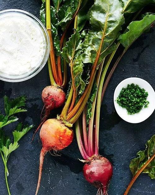 民俗吃瓜,夏日吃瓜，品味传统生活韵味