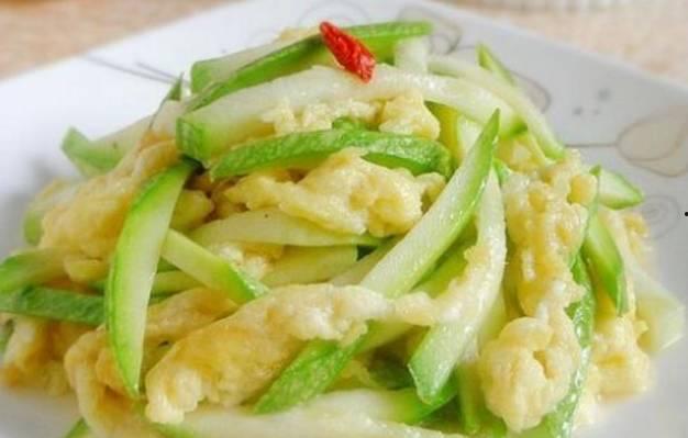 角瓜能凉拌吃,角瓜凉拌，家常美味新体验