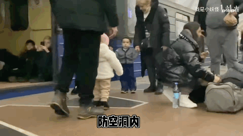 战地记者吃瓜前线,揭秘战地风云中的趣味瞬间