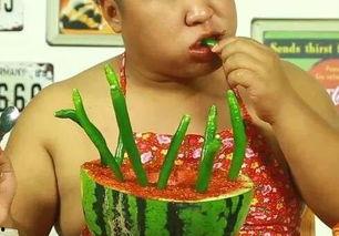 男生撒娇奇葩吃瓜,奇葩吃瓜现场大揭秘