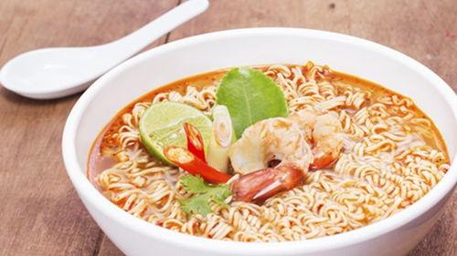 宿舍吃泡面分瓜,舌尖上的友谊与味蕾的碰撞